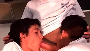 Get under one's dear boy coul?e - cute gay dear boy bounces on a chunky twink cock