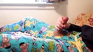 Twink cums through gap close to sesame spur pijamas