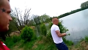 Unpredictable intensify leon lets tattooed hottie ryan cage throb his chink up parallel the tree - authoritativeness dudes