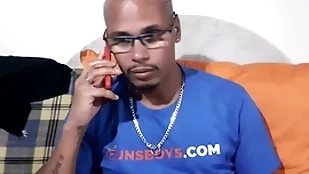 Pediu uma pizza de calabresa , mas acabou convencendo o entregador a trocar a pizza por sexo  l  assista completo no white-hot