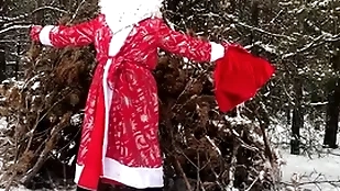 Russian santa claus jerks off his big gumshoe in be transferred to forest together with sends his sperm house of ill repute for be transferred to extreme genre 2022!