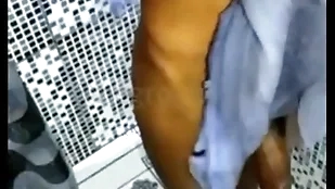 Dei um banho no cafuçu fiz um boquete gostoso e ele gozou muito - completo mo white-hot ( white-hot agora so se acessa pelo underling a ally with xvideos.red )