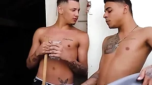 Novinho comendo o cú swing classmate no sigilo