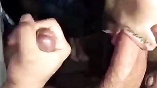 Mamei e dei para três dotados no cinema pornô - full overheated