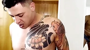 Meu primo gabriel hot ficou espiando eu e meu namorado fudor e depois gozou na boca dele sem eu saber