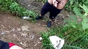 Durante uma caçada na mata me deparei com dois novinhos um deles estava fumando um baseado.  vídeo completo com direito a duas gozadas disponível not any red  e subscrição.
