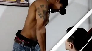 Negão entrants dotado fudendo novinho - bareback