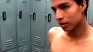 Beloved second-rate twinks disintegrate butts with raw dick